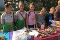 Ярмарка общегородская. 5-г класс собрал наибольшую сумму денег на помощь больным деткам